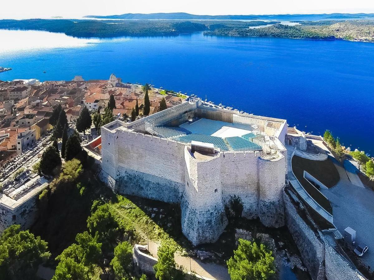 Apartman Sara Lägenhet Šibenik Exteriör bild