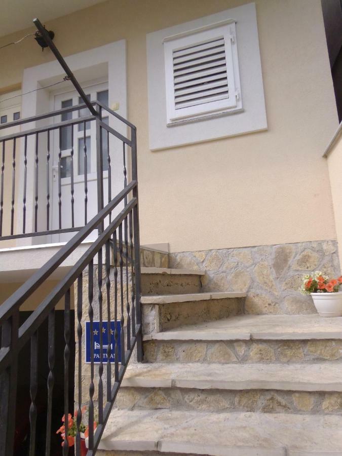 Apartman Sara Lägenhet Šibenik Exteriör bild