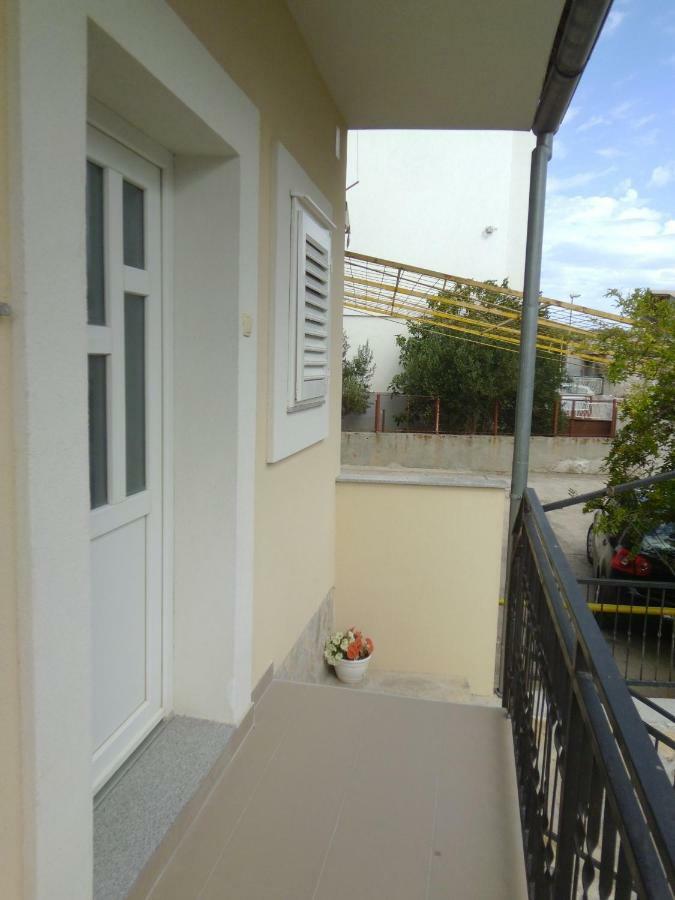 Apartman Sara Lägenhet Šibenik Exteriör bild