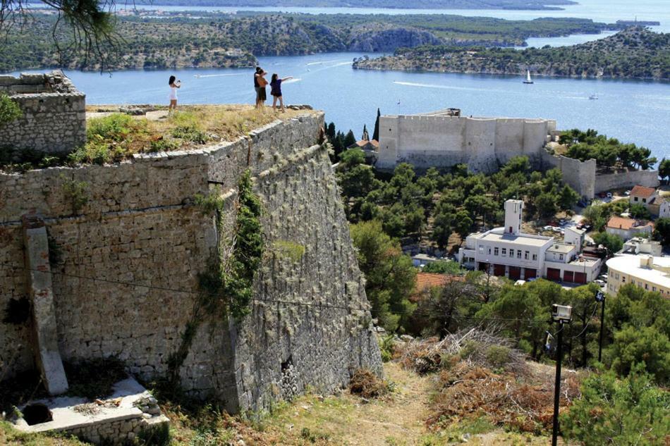 Apartman Sara Lägenhet Šibenik Exteriör bild