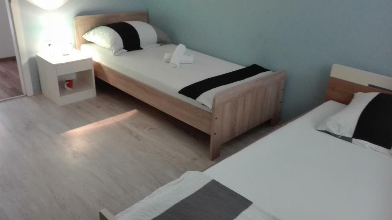 Apartman Sara Lägenhet Šibenik Exteriör bild