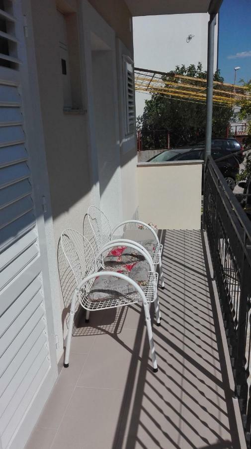 Apartman Sara Lägenhet Šibenik Exteriör bild