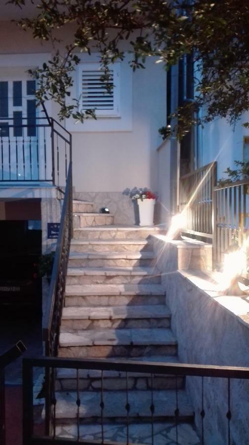 Apartman Sara Lägenhet Šibenik Exteriör bild