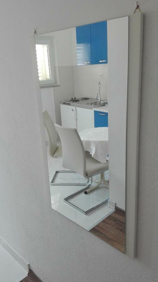Apartman Sara Lägenhet Šibenik Exteriör bild